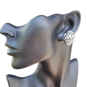 TJ HIGH END VINTAGE TWO TONED RENAISSANCE REVIVAL STYLE CLIP ON EARRINGS